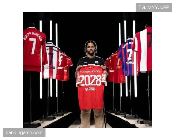 足球离队内幕曝光：明星球员转会背后的秘密引关注