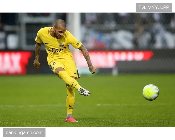 禁区嗅觉与跑位艺术：苏亚雷斯如何持续制造进球