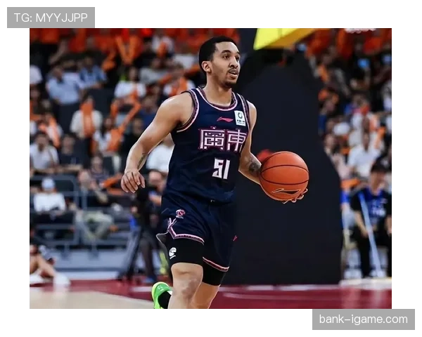 海耶斯突破拉开内线空间 提升球队关键进攻效率