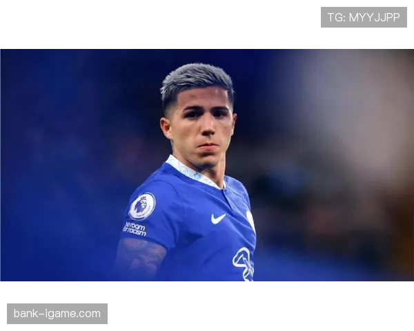 恩佐·费尔南德斯训练完顺手买了块表，价格够我交十年房租